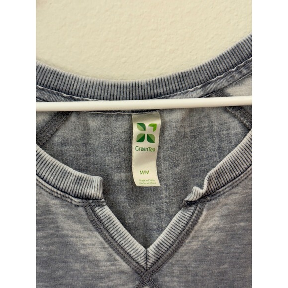 GreenTea Women Gray V-Neck Split Back Tunic Top M/M Casual Weekend - Picture 2 of 3